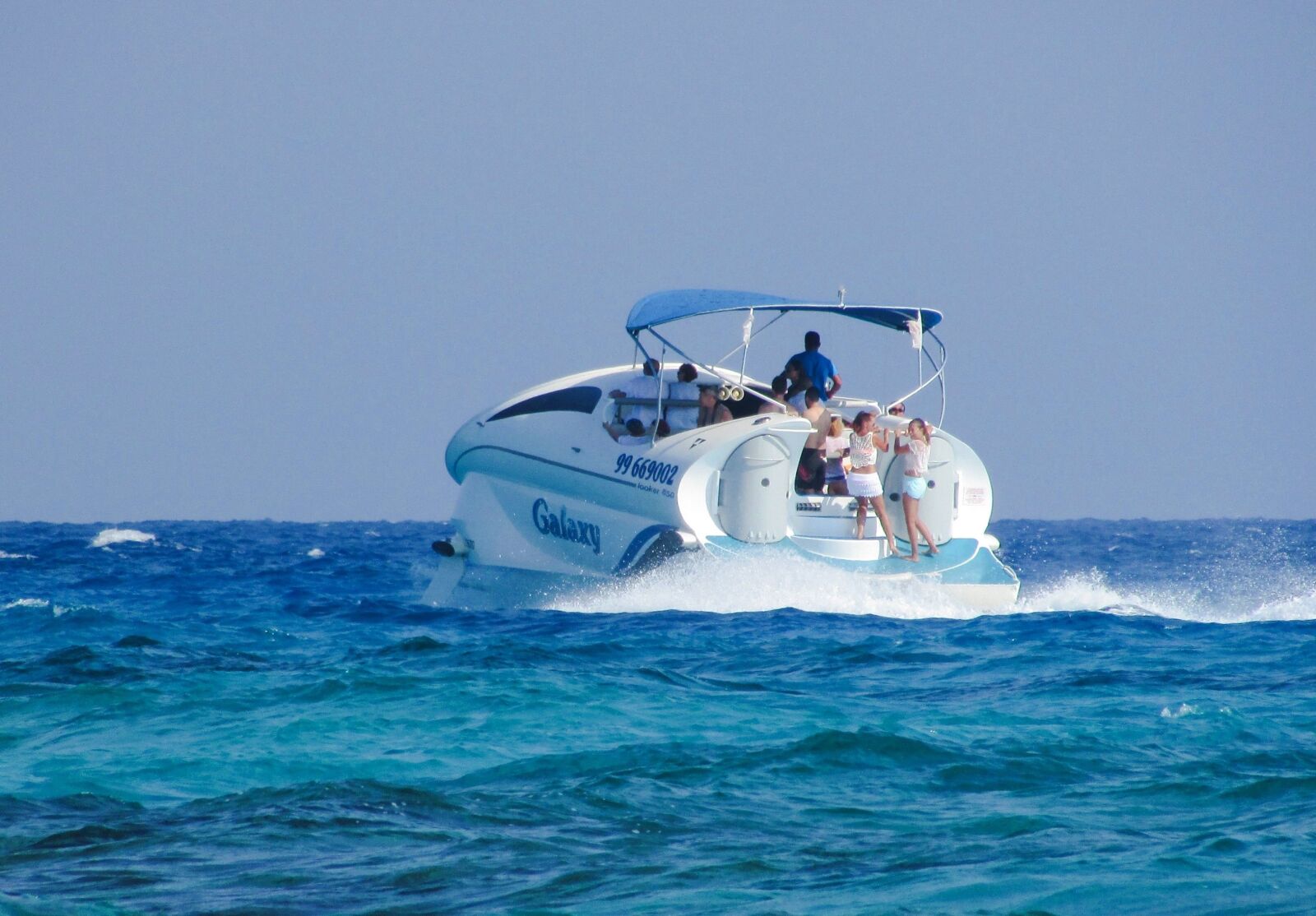 Canon PowerShot SX400 IS sample photo. Speed boat, cruise boat photography