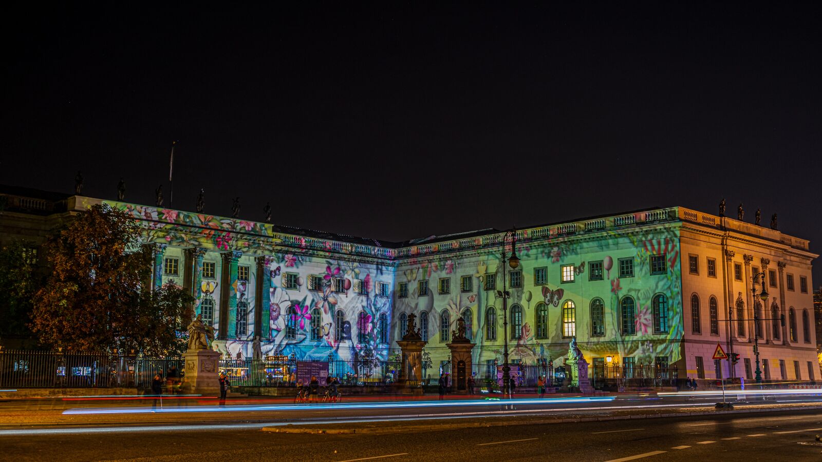 Sony a7 II + Sony FE 28-70mm F3.5-5.6 OSS sample photo. Night photograph, long exposure photography