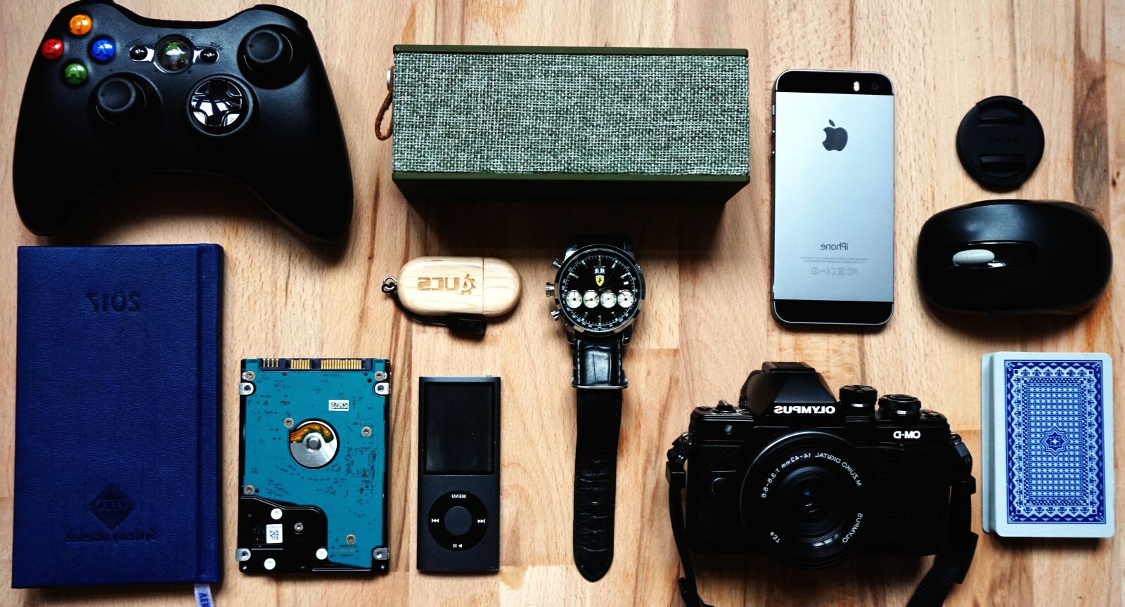 Sony a6000 sample photo. Retro, smartphone, diary, disk photography