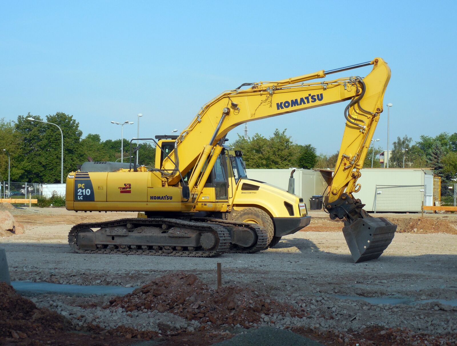 Nikon COOLPIX L620 sample photo. Excavators, construction vehicle, site photography