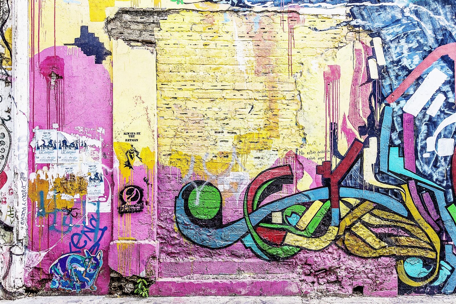 Canon TS-E 90mm F2.8 Tilt-Shift sample photo. Background, graffiti, grunge photography
