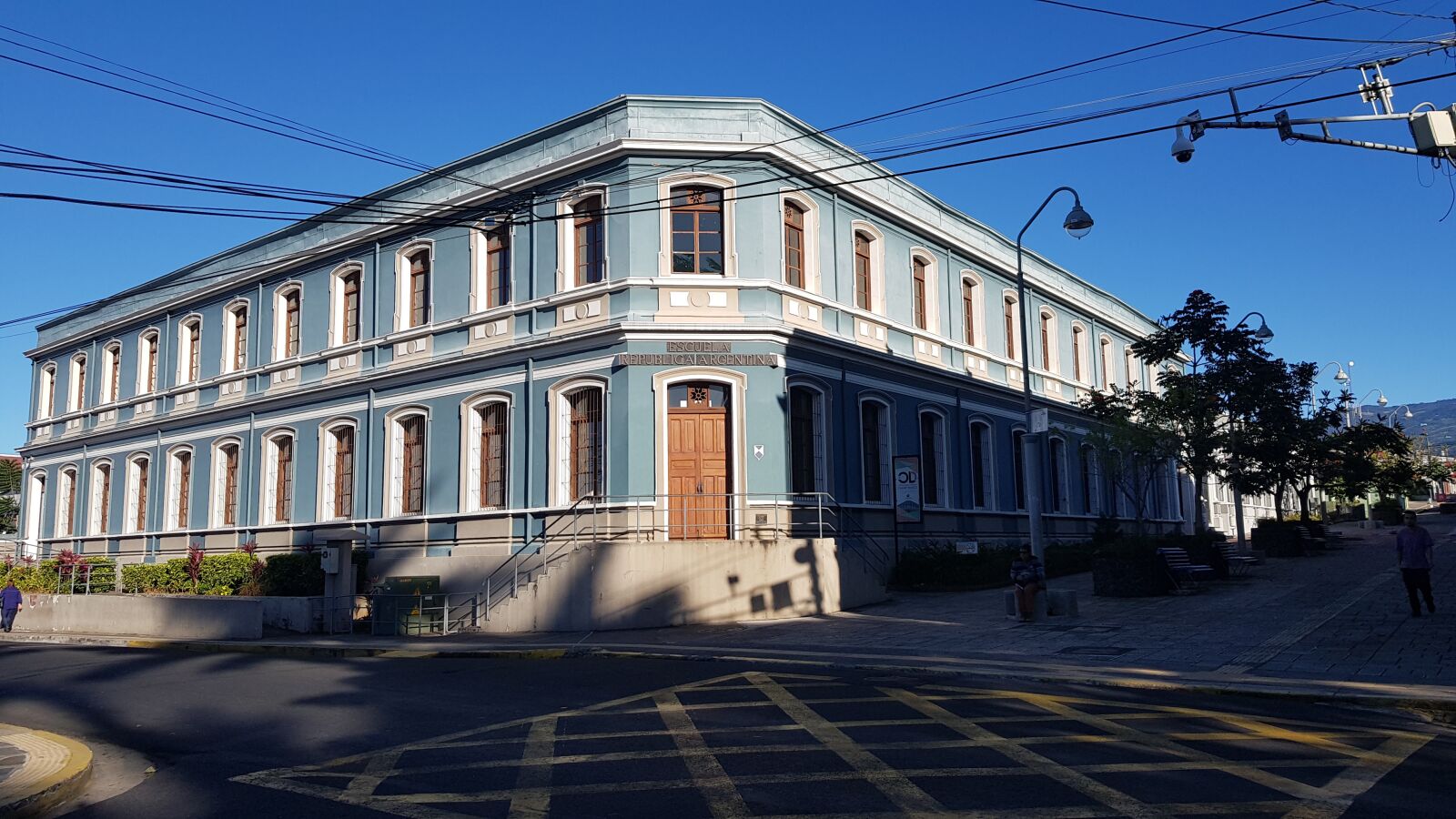 Samsung Galaxy S8+ sample photo. Blue, city, architecture photography