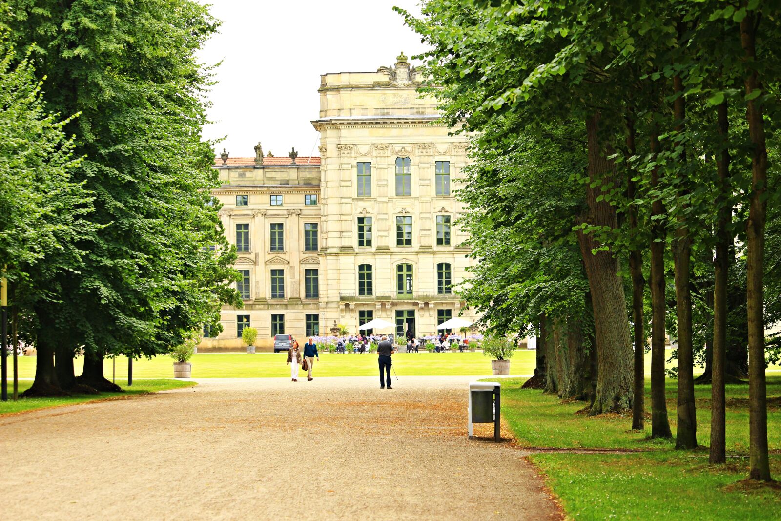 Canon EOS 100D (EOS Rebel SL1 / EOS Kiss X7) sample photo. Castle, castle park, ludwigslust-parchim photography