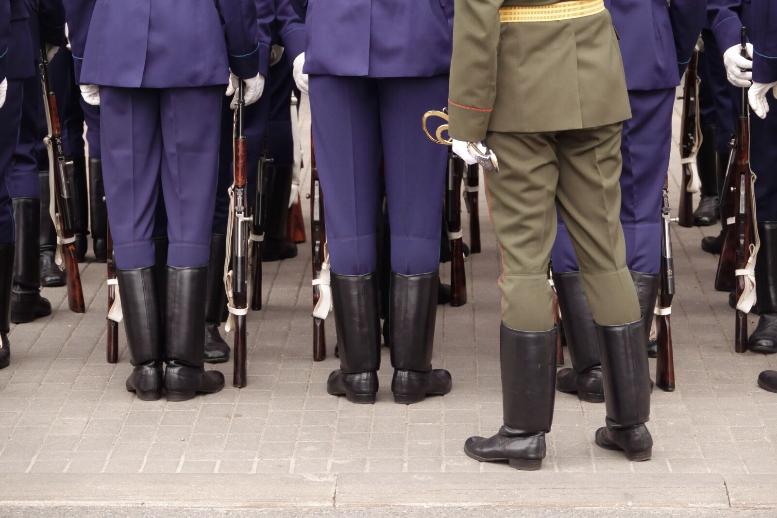 Sony Cyber-shot DSC-RX10 IV sample photo. Stroy, soldiers, boots photography