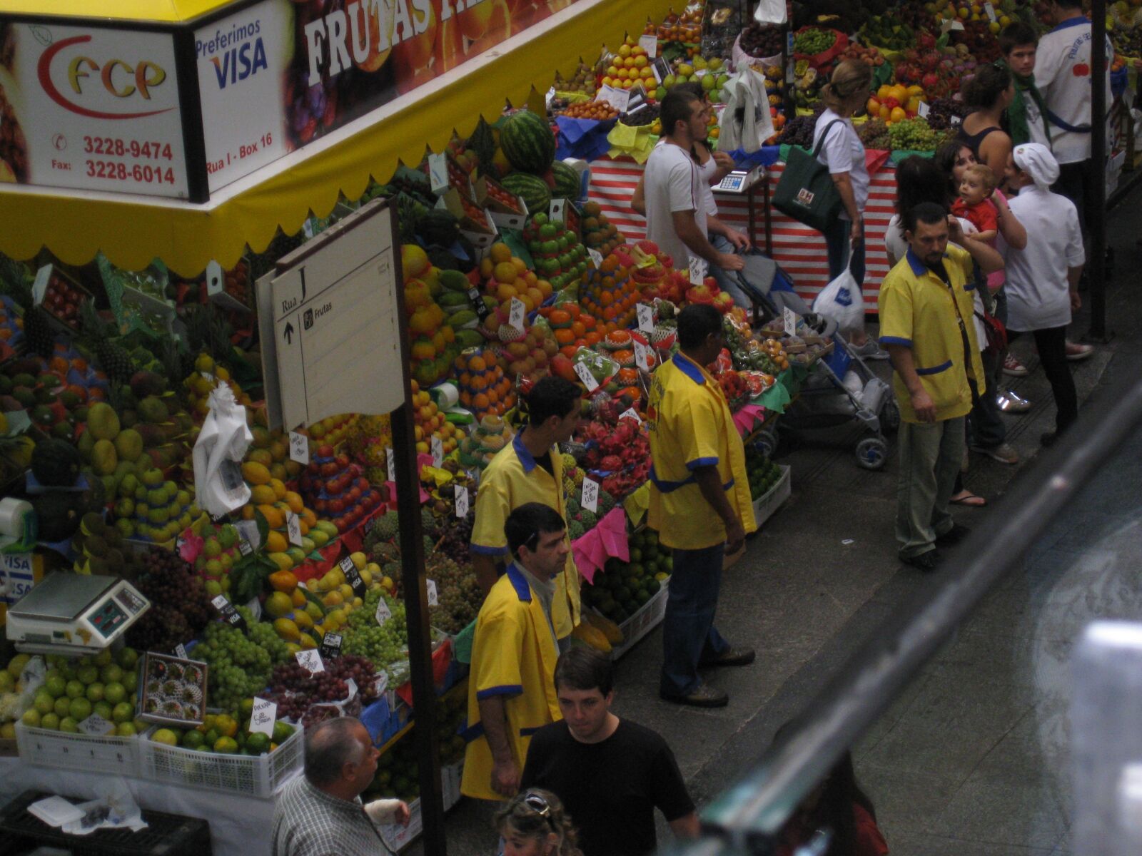 Canon DIGITAL IXUS 950 IS sample photo. Brazilian market, fruit stall photography
