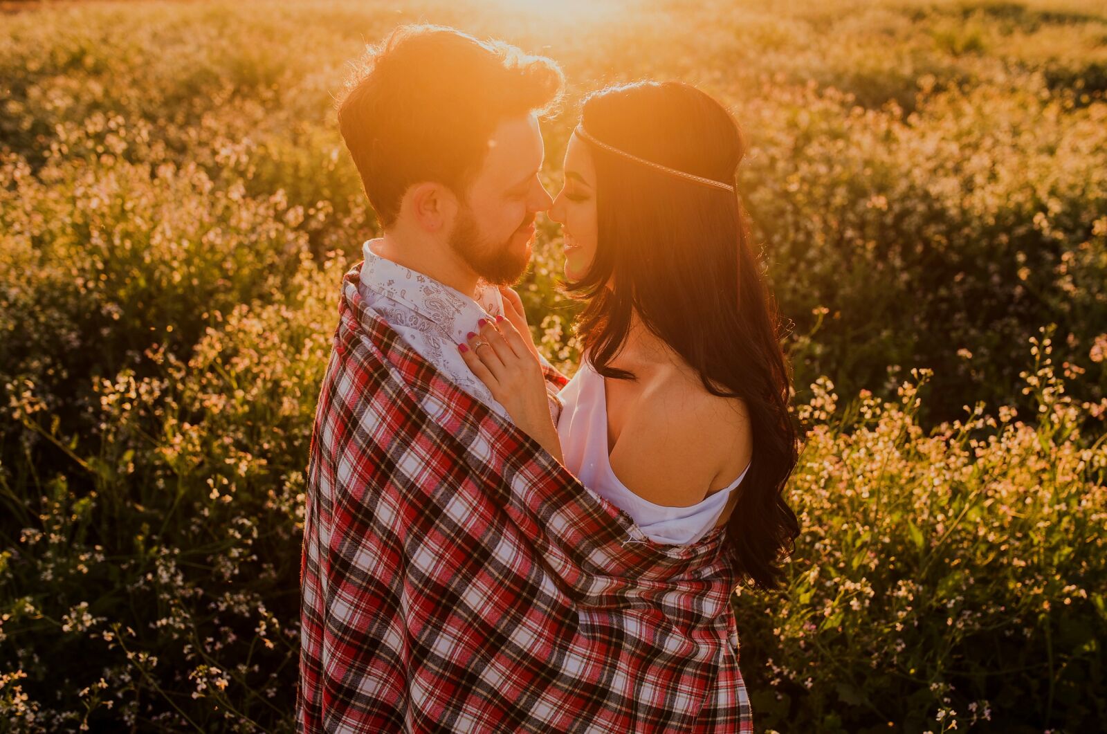 Canon EOS 6D sample photo. Affection, beard, beautiful flowers photography