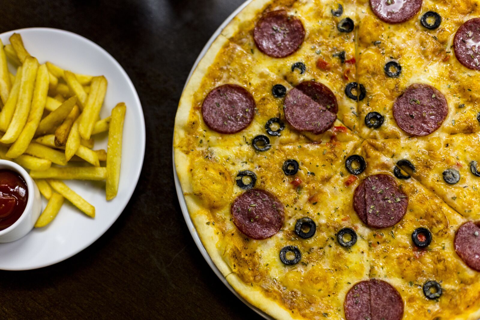 Canon EOS 6D + Canon EF 50mm F1.4 USM sample photo. Food, pizza, cheese photography