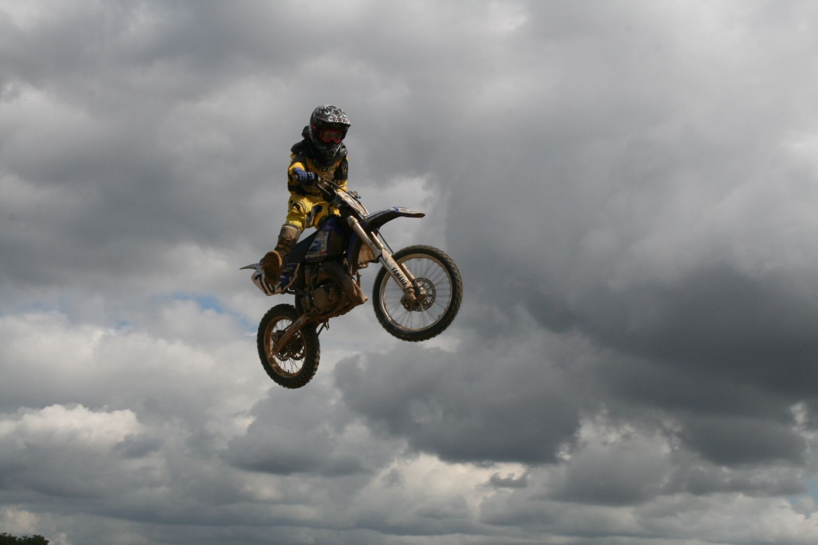 Canon EOS 400D (EOS Digital Rebel XTi / EOS Kiss Digital X) sample photo. Motocross, jump, motorsor photography