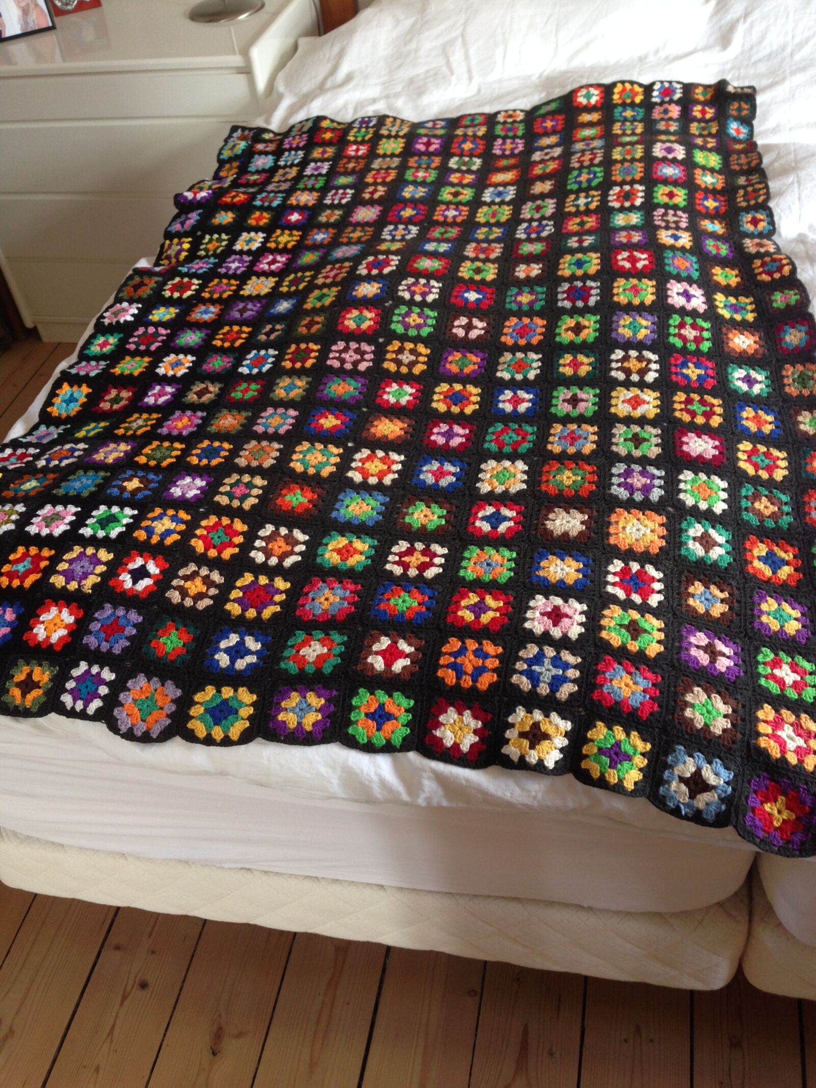 iPhone 5 back camera 4.12mm f/2.4 sample photo. Crochet, great-grandmother blanket, homemade photography
