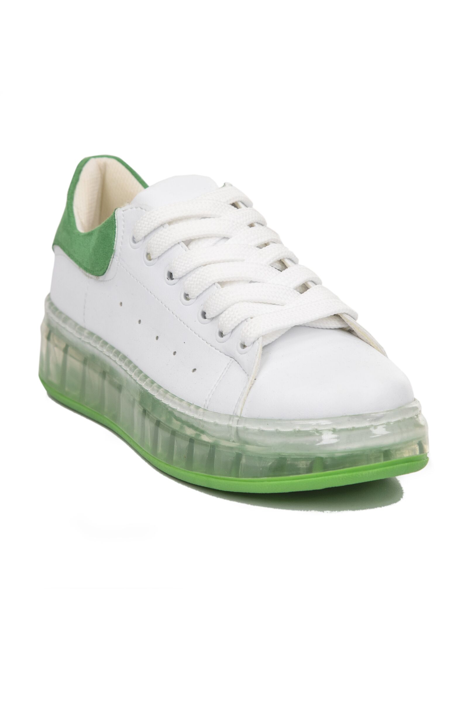 Canon EOS 5D Mark IV sample photo. White, green, shoes photography