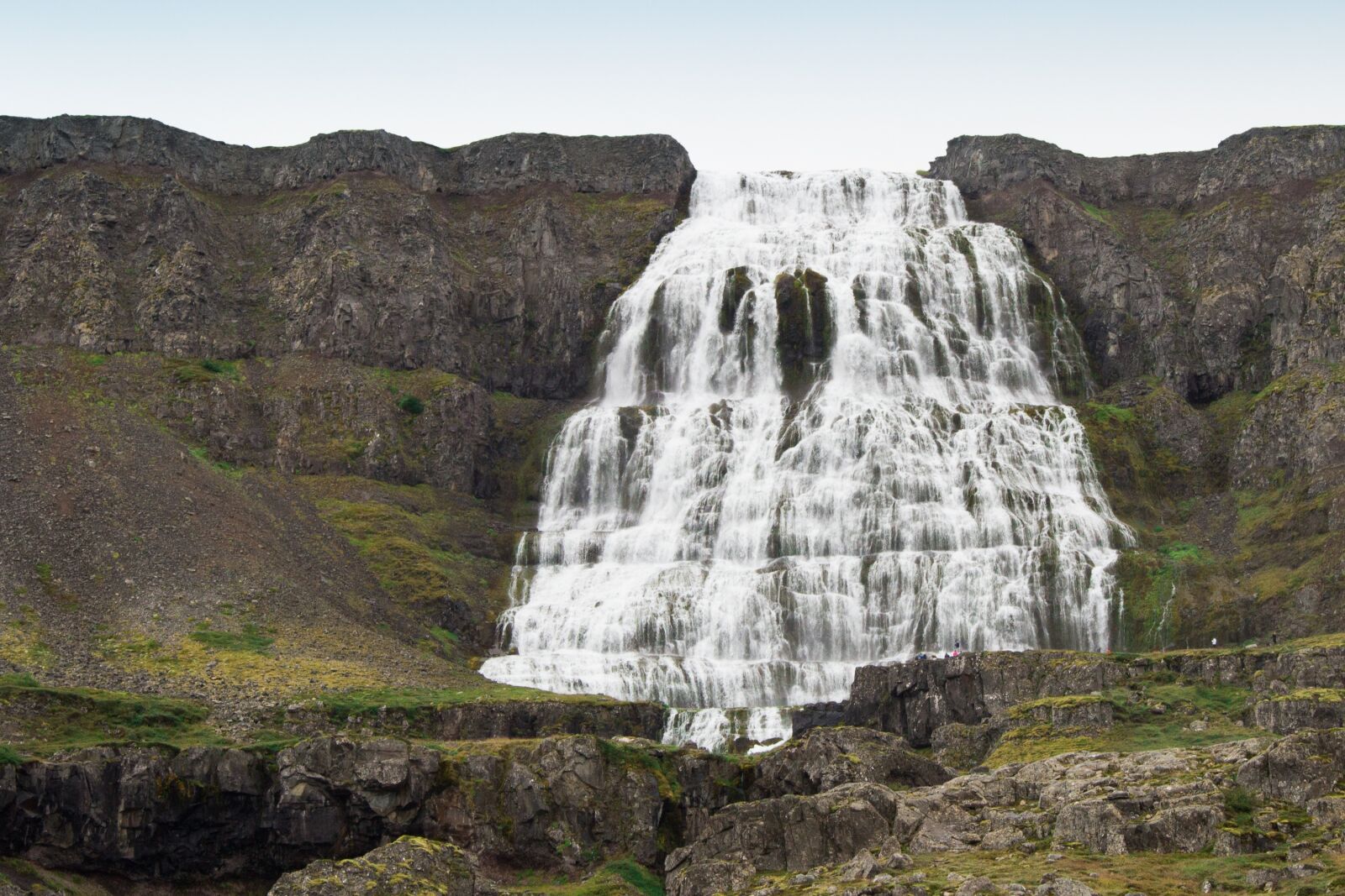 Canon EF-S 18-200mm F3.5-5.6 IS sample photo. Waterfall, iceland, 150m photography