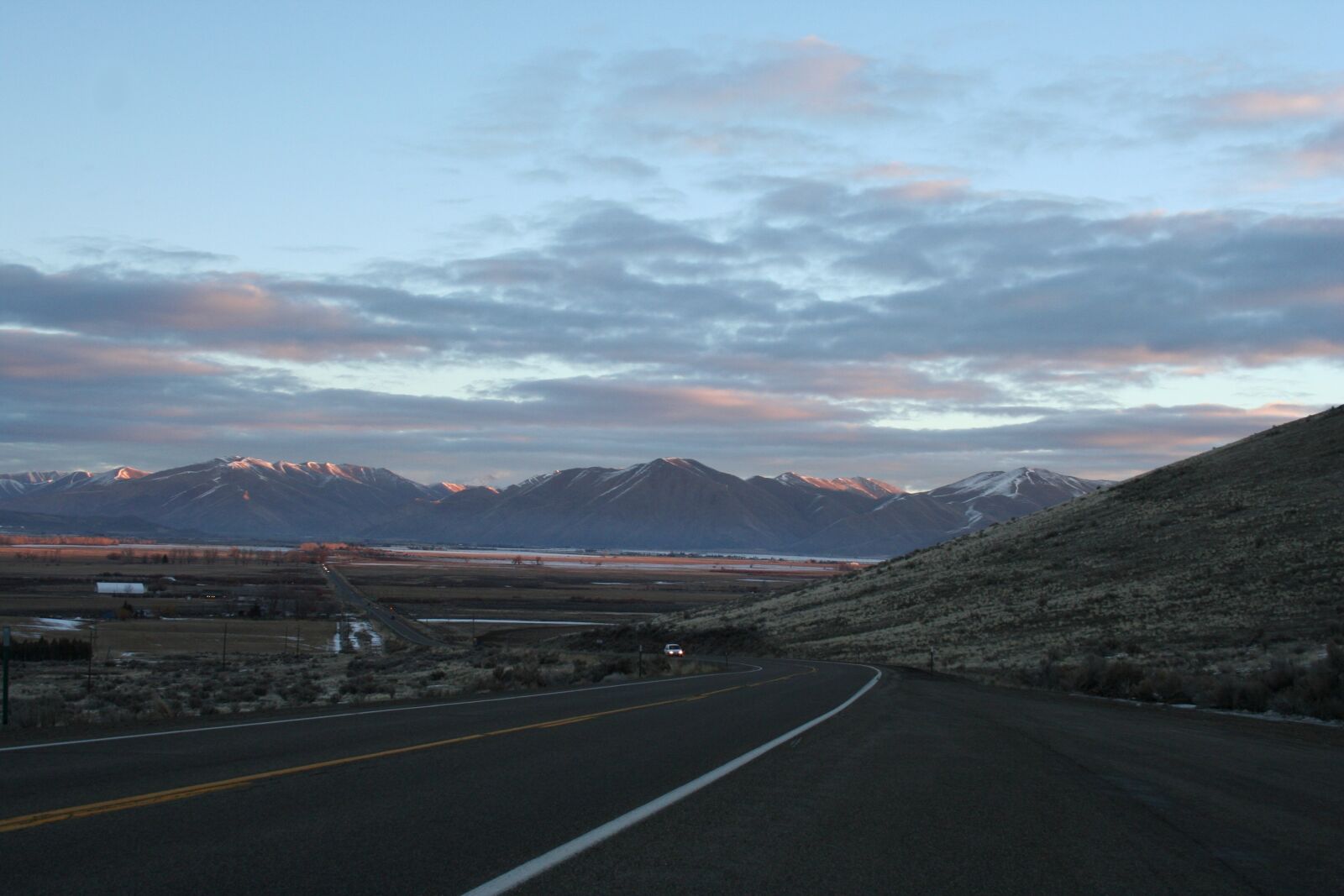 Canon EOS 350D (EOS Digital Rebel XT / EOS Kiss Digital N) sample photo. Sunrise, mountains, highway photography