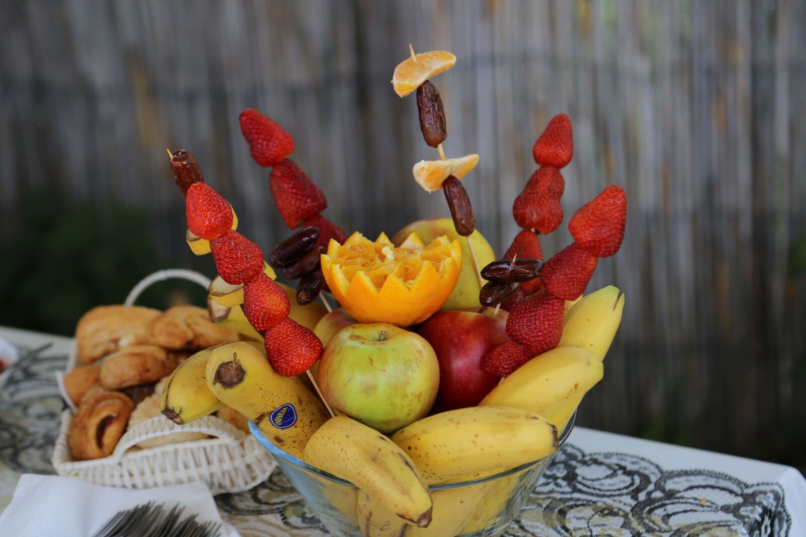 Canon EF 24-105mm F4L IS USM sample photo. Strawberries, banana, apples, baked photography