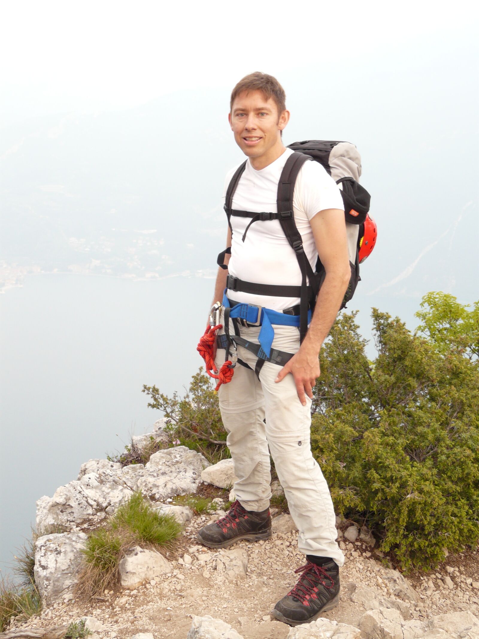 Panasonic DMC-FZ18 sample photo. Mountaineer, wanderer, satisfied photography
