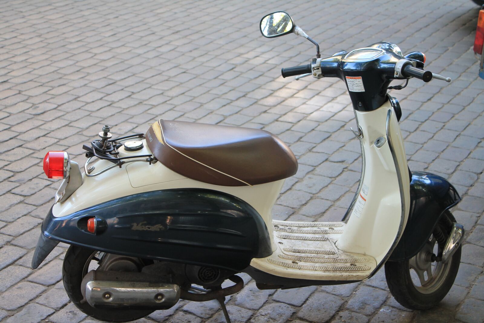 Canon EOS 1100D (EOS Rebel T3 / EOS Kiss X50) sample photo. Moped, road, cobblestone photography