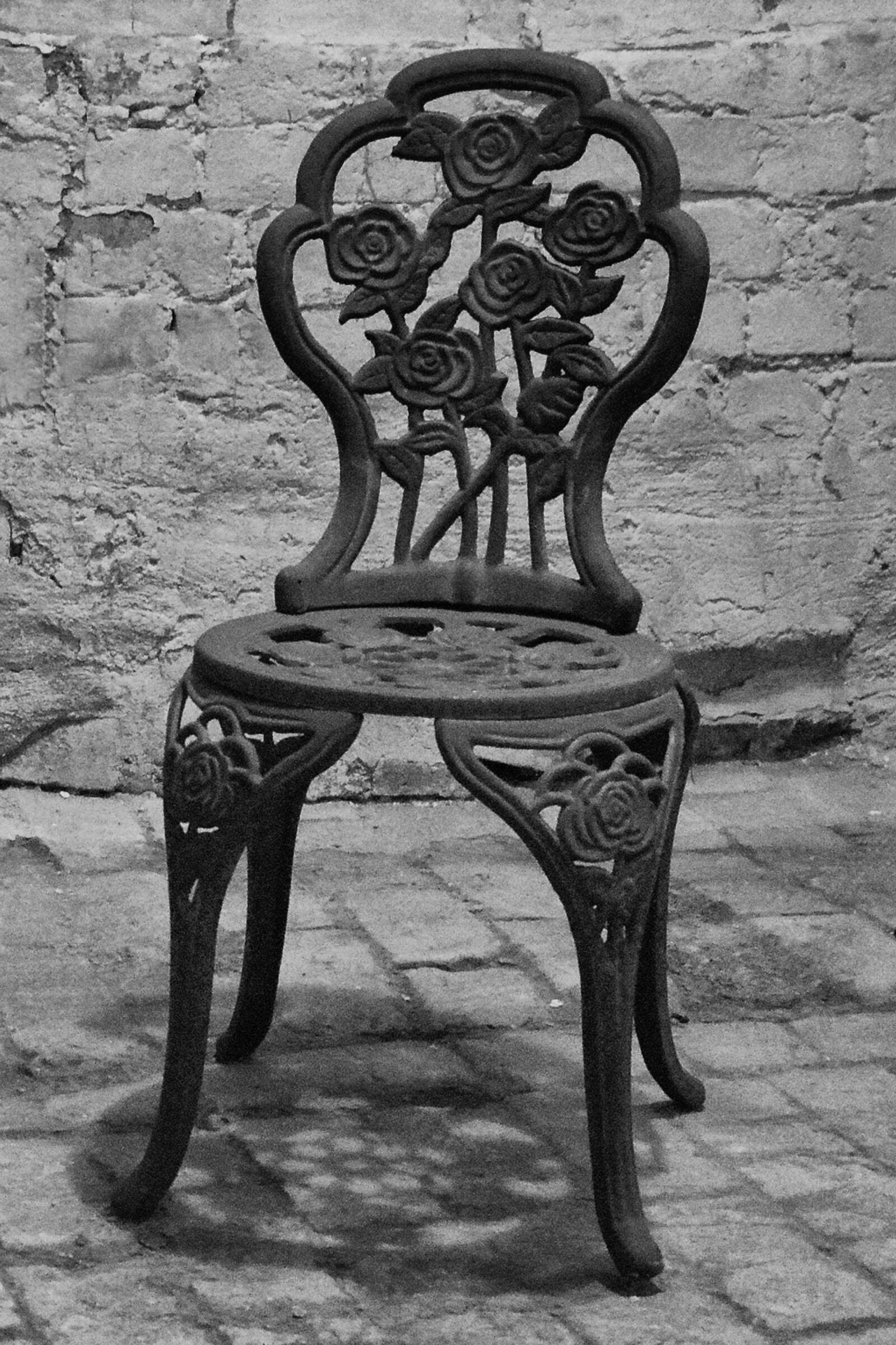 Nikon D3200 sample photo. Garden chair, old, cast photography