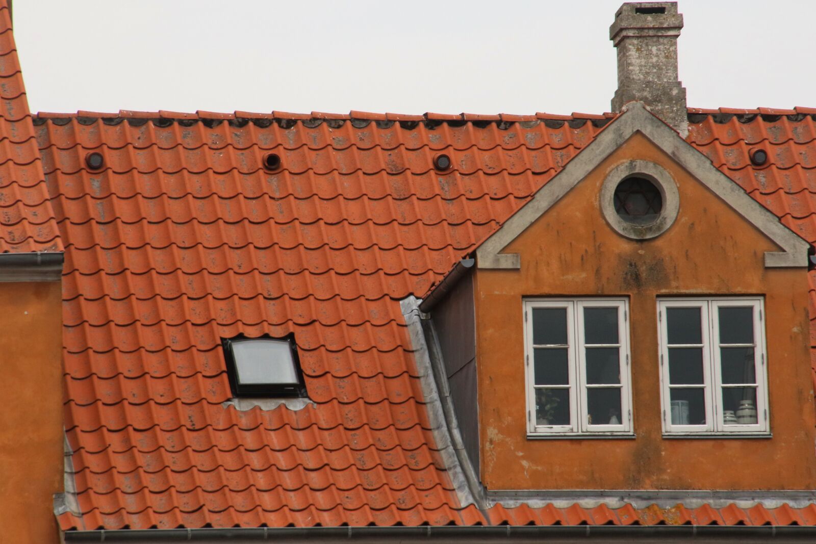 Canon EOS 7D Mark II sample photo. Bricks, building, home, house photography