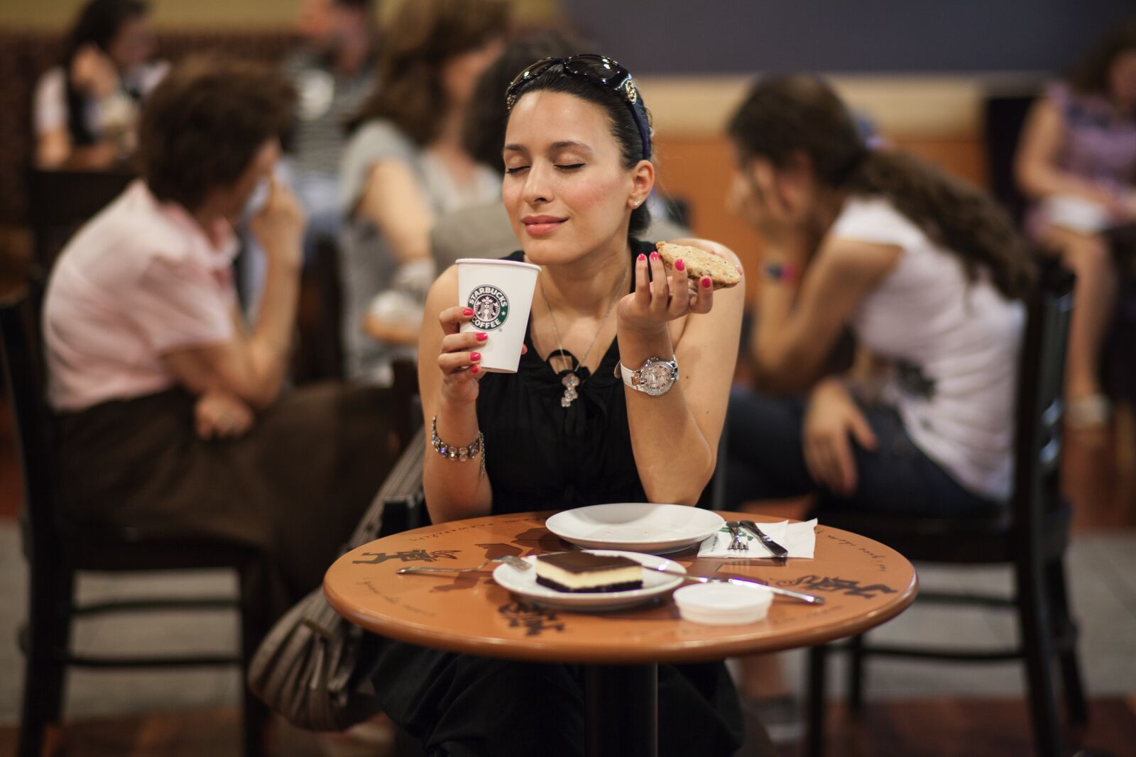 ZEISS Planar T* 85mm F1.4 sample photo. Woman, model, food photography