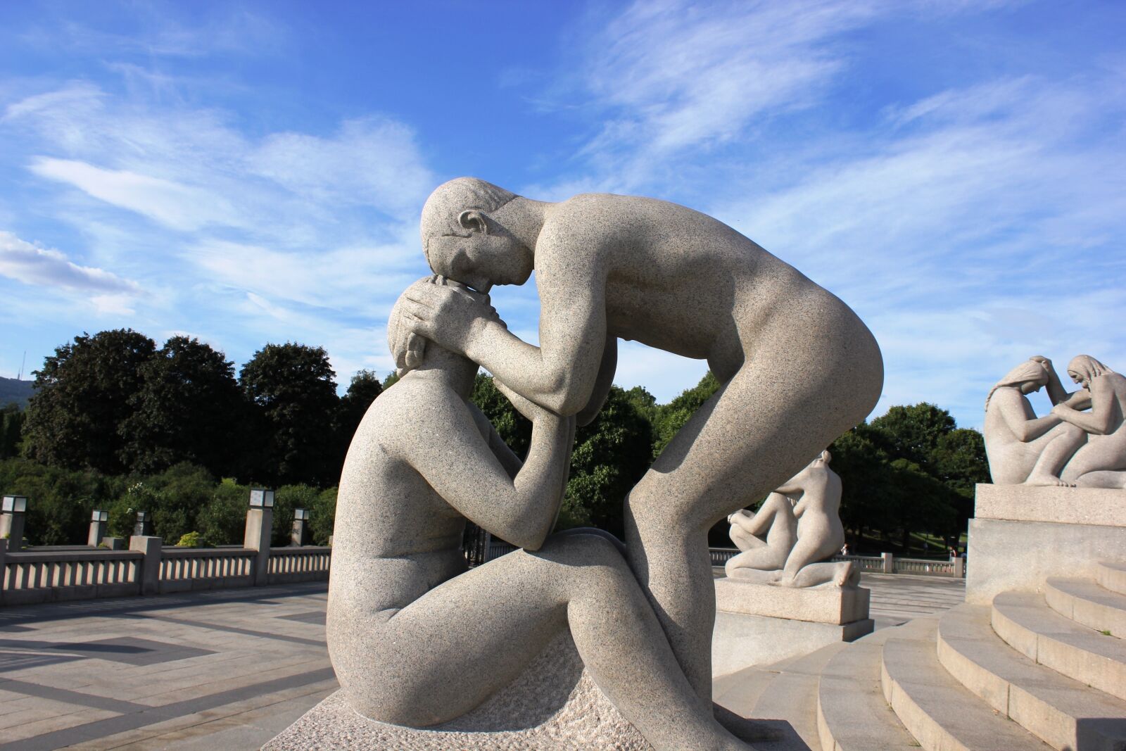 Canon EOS 550D (EOS Rebel T2i / EOS Kiss X4) sample photo. Statues, sculpture, man photography