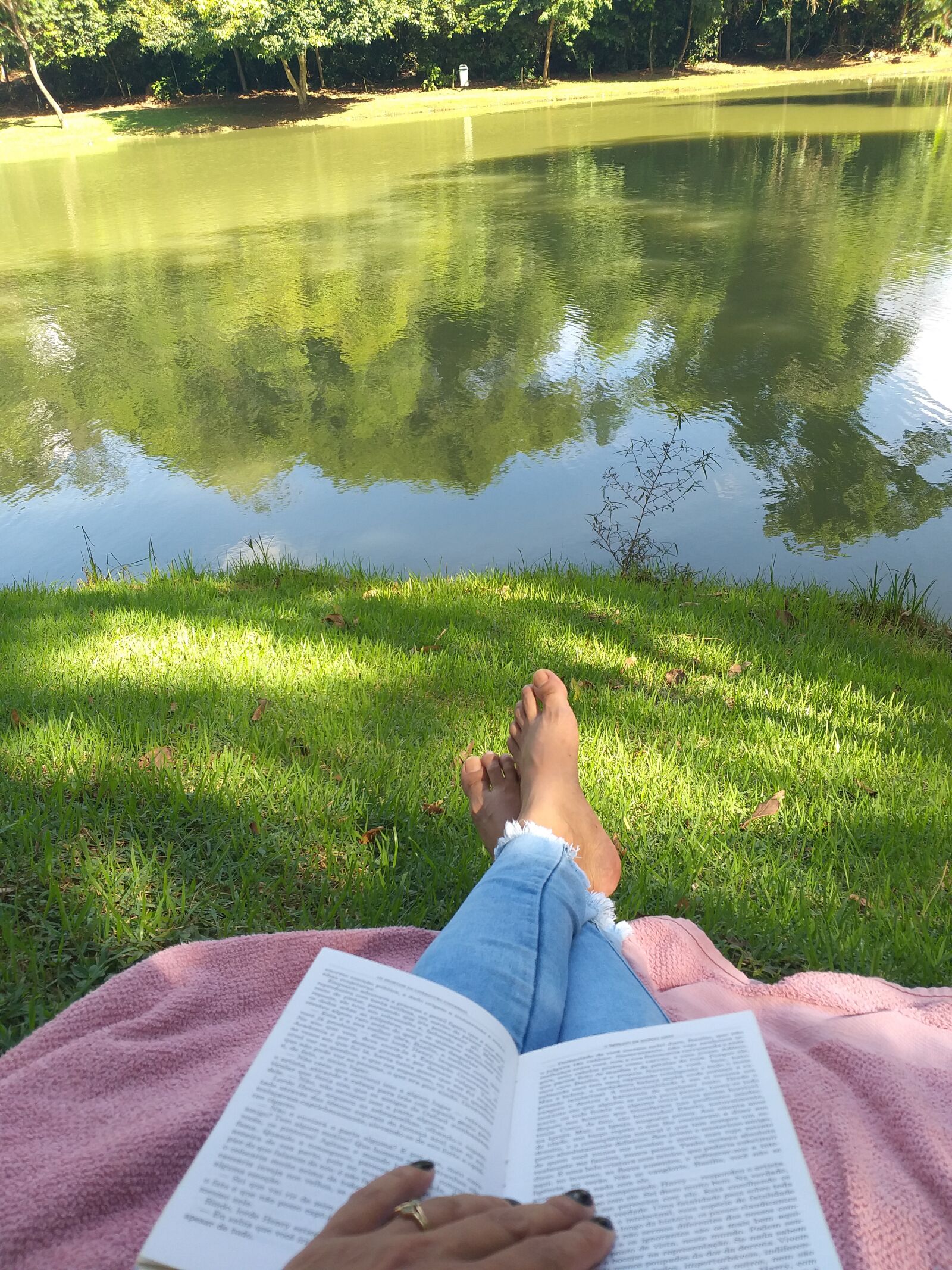 Samsung Galaxy J8 sample photo. Peace, reading, outdoors photography