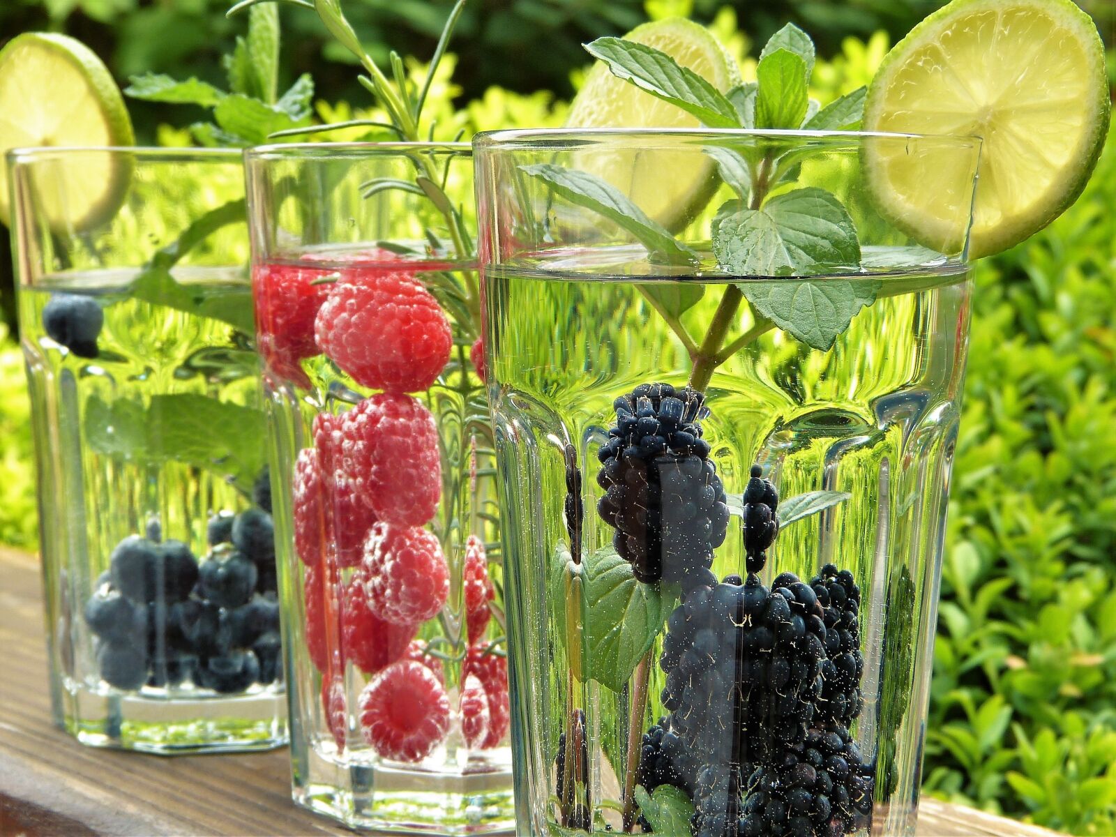 Panasonic Lumix DMC-FZ150 sample photo. Water, fruits, fruit photography