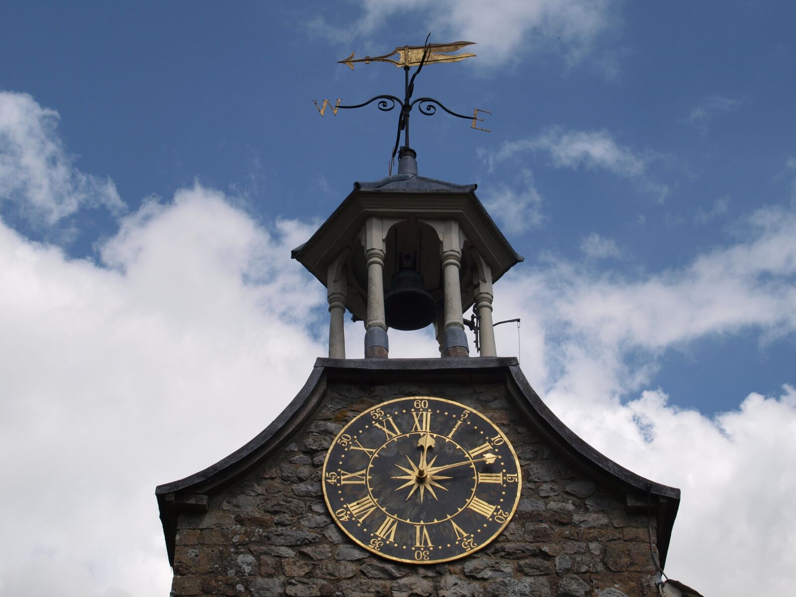 Olympus E-520 (EVOLT E-520) sample photo. Tower, clock, sky photography