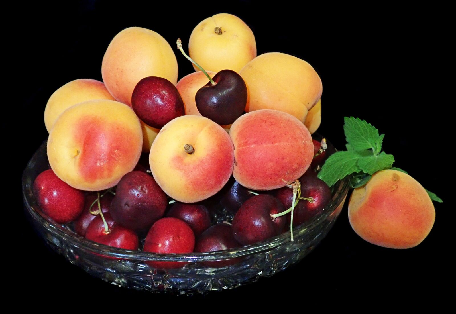 Olympus TG-5 sample photo. Fruit, apricots, cherries photography