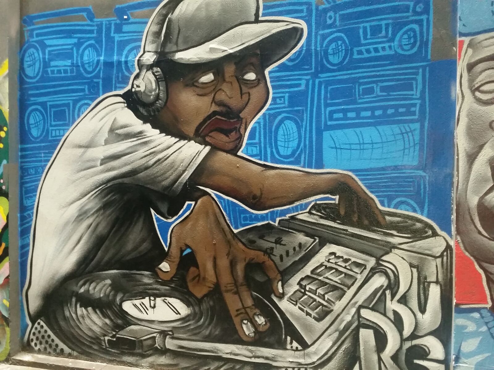 Samsung Galaxy S5 sample photo. Graffiti, laneway, street art photography