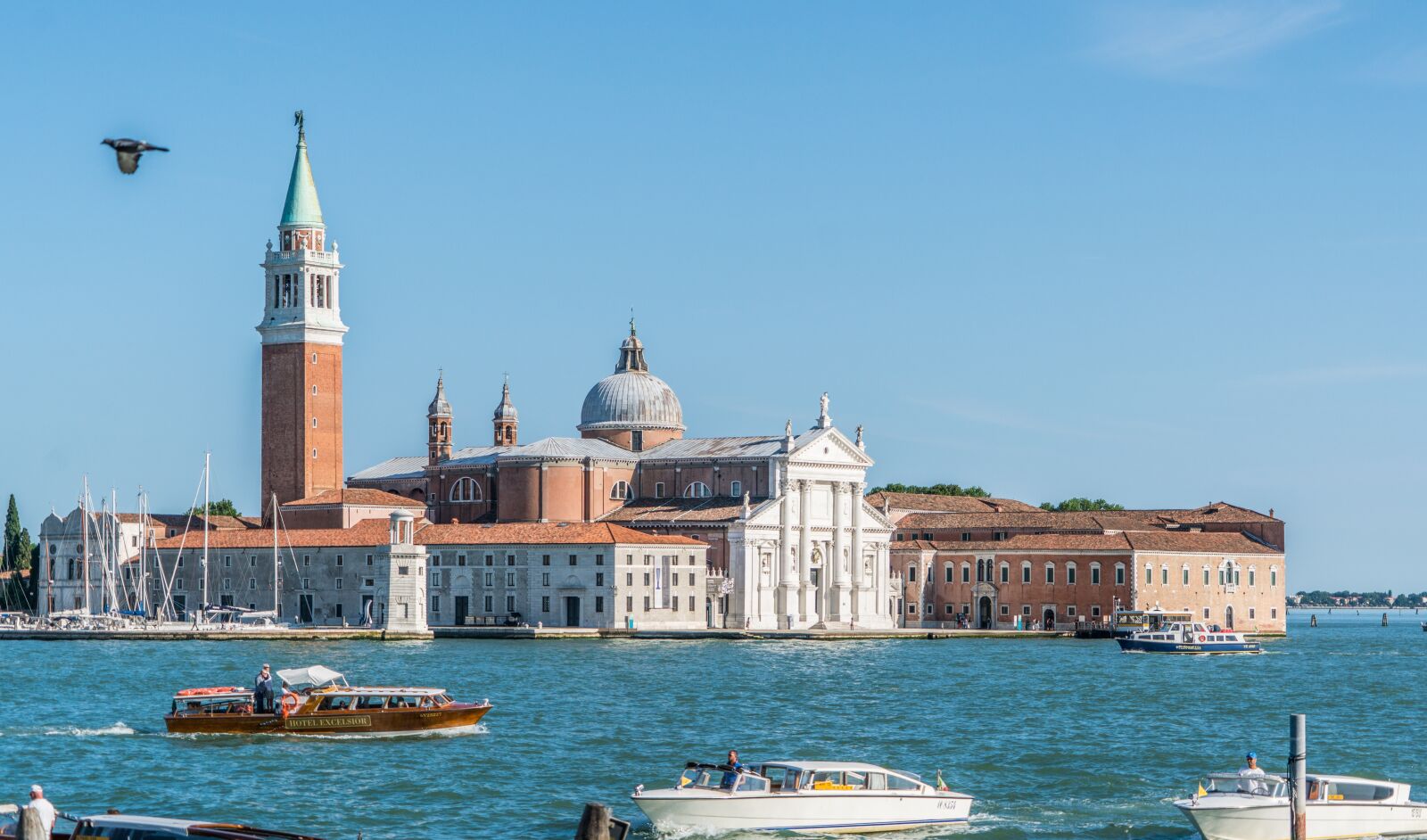 Sony a7R II + Sony FE 24-240mm F3.5-6.3 OSS sample photo. Venice, italy, boats photography