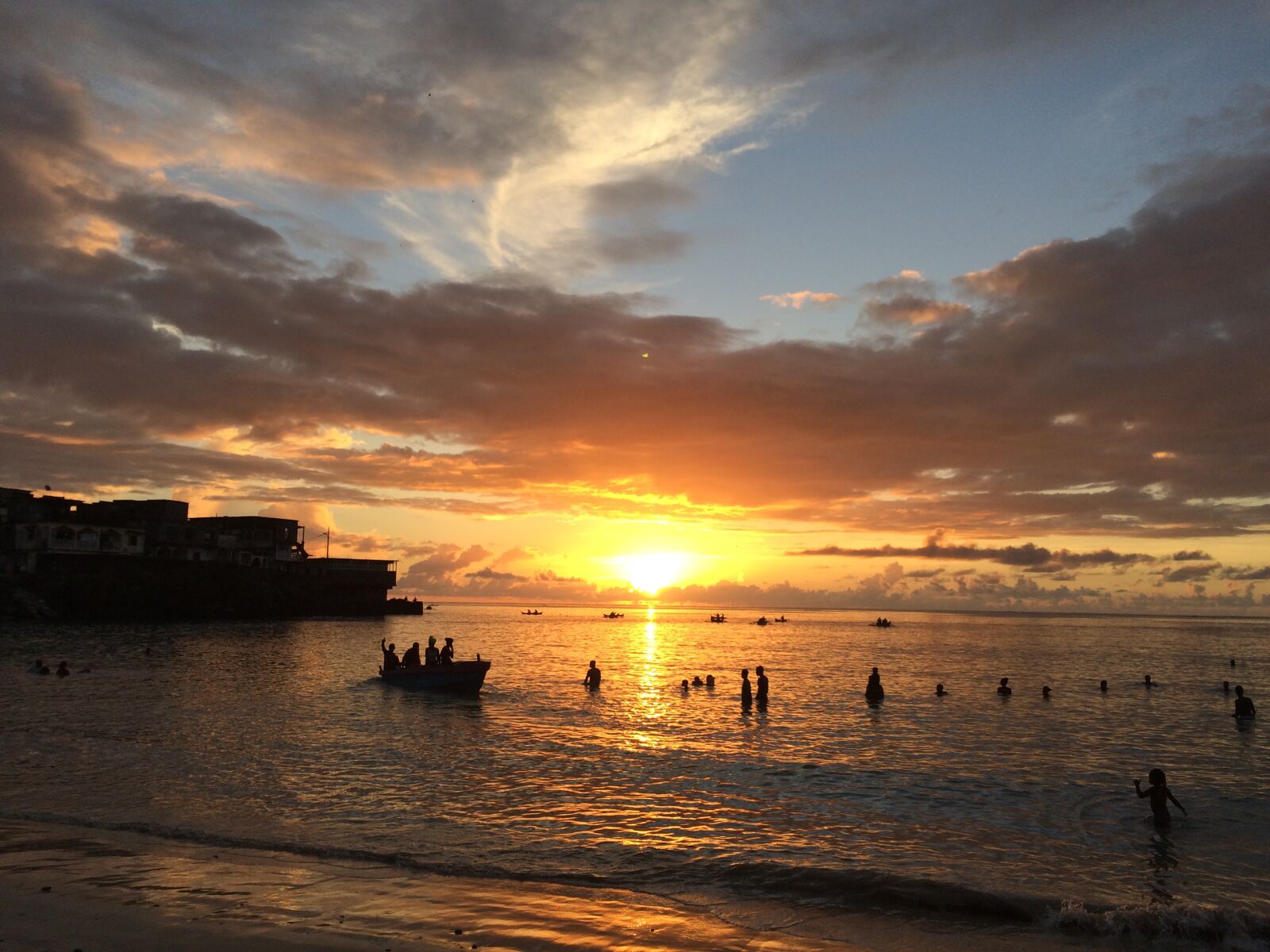 iPhone 5s back camera 4.15mm f/2.2 sample photo. Beach, beautiful, cloudy, sky photography