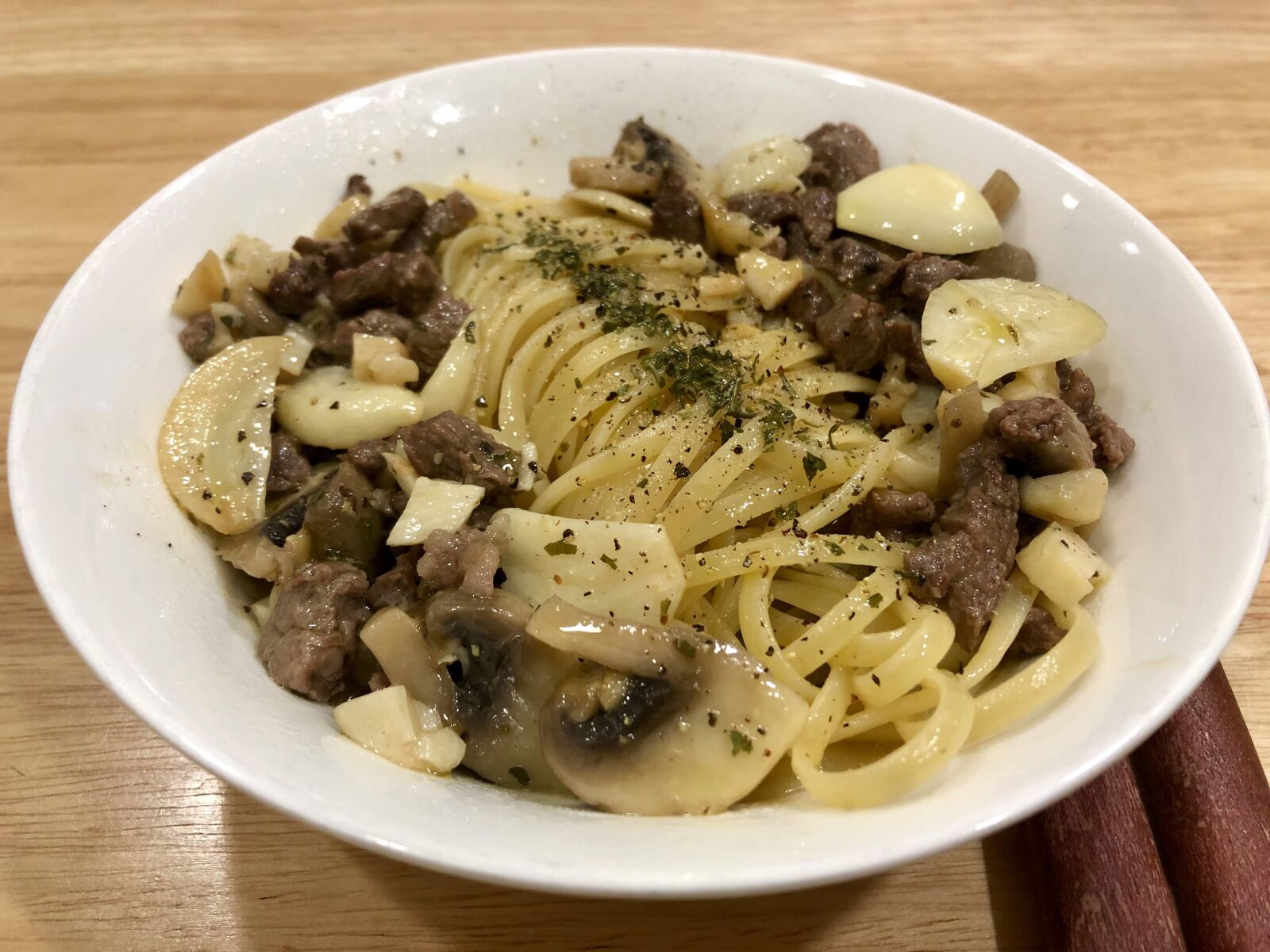 iPhone X back dual camera 4mm f/1.8 sample photo. Pasta, beef, food photography
