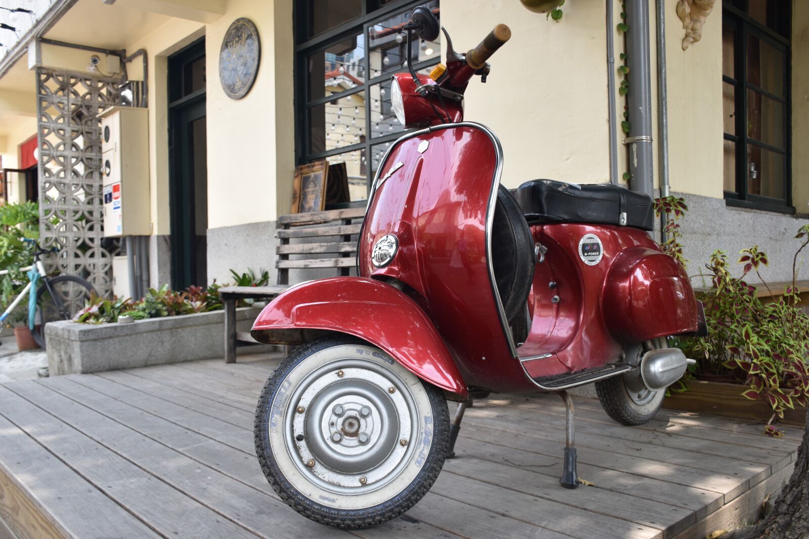 Nikon D5600 sample photo. Street, wheel, classic photography