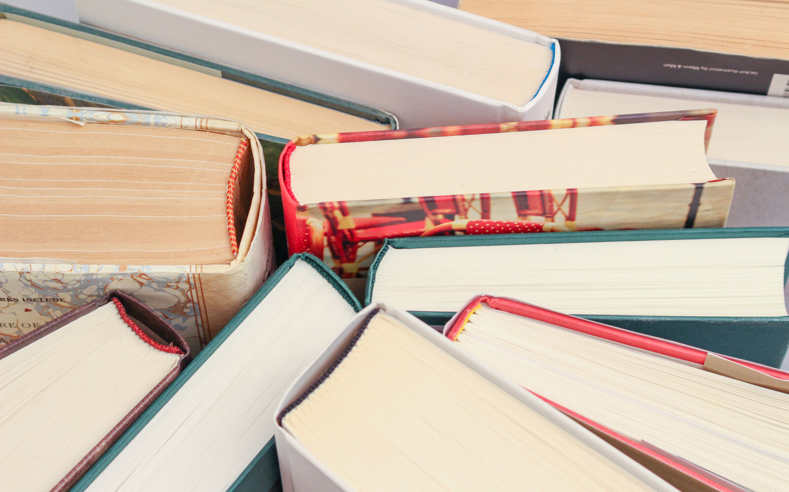 Canon EOS 700D (EOS Rebel T5i / EOS Kiss X7i) sample photo. Books, indoors, pages, paper photography