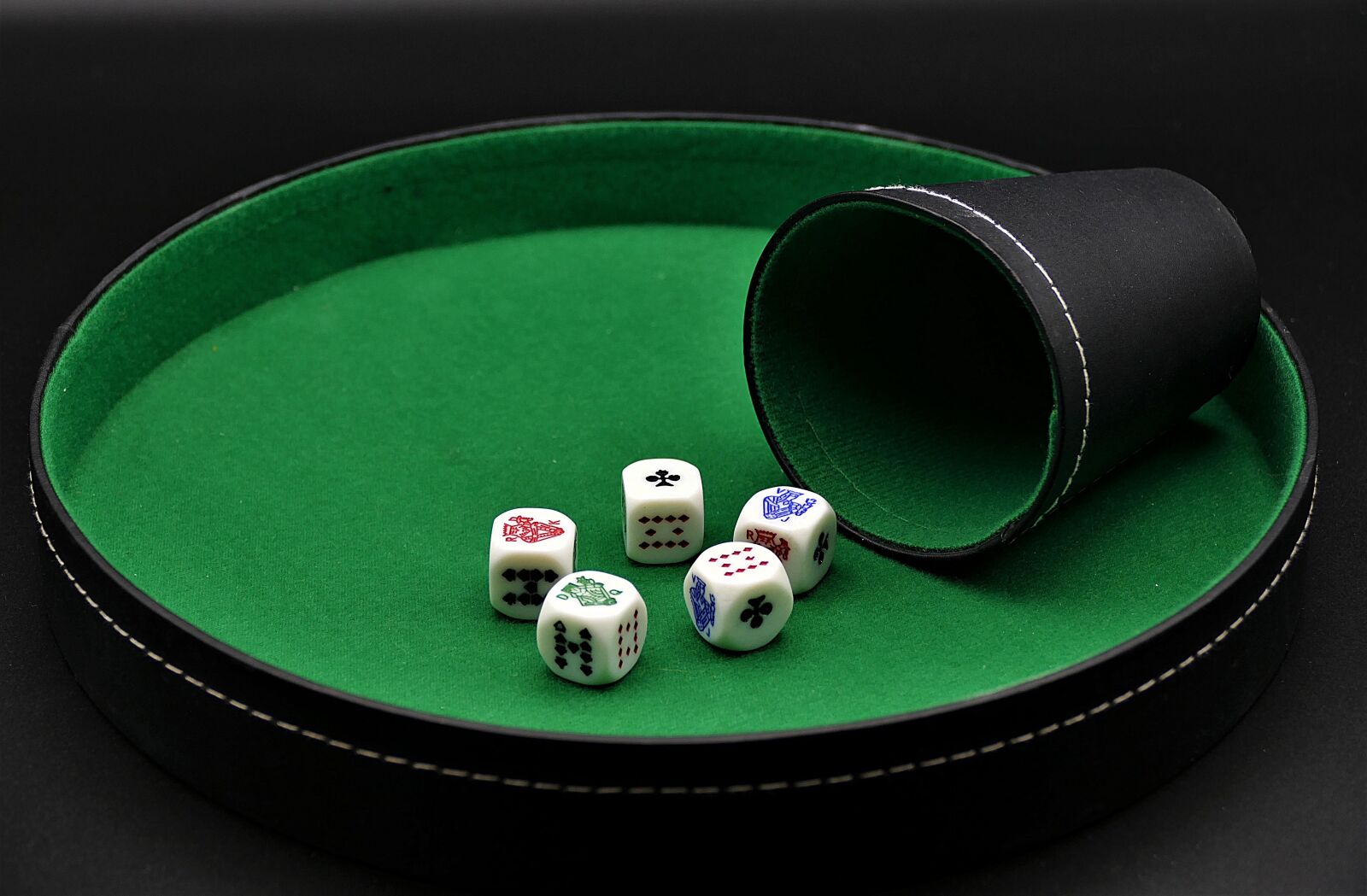 Panasonic Lumix DMC-FZ1000 sample photo. Poker, dice poker, gambling photography