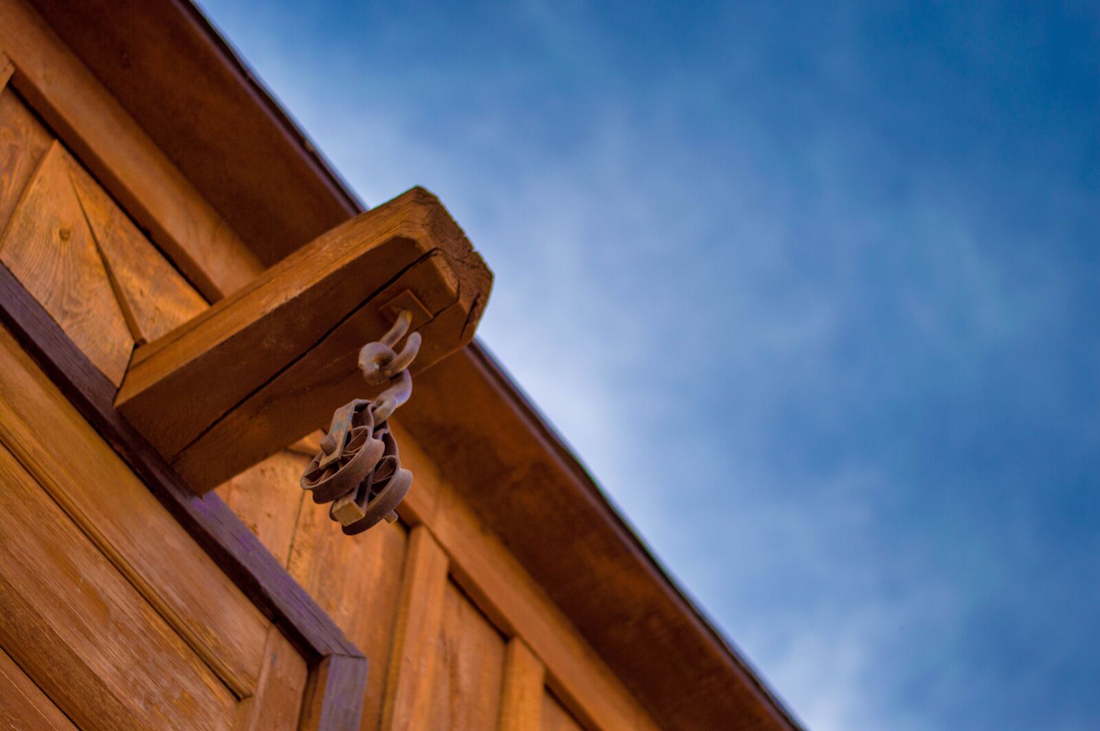 Nikon D3200 sample photo. Deflection pulley, rust, barn photography