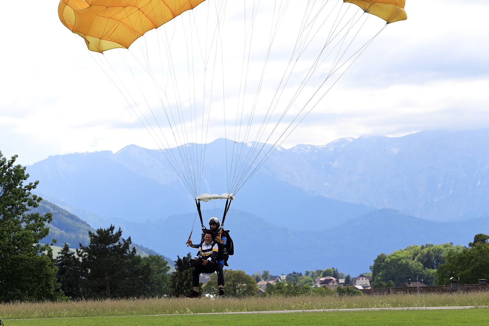 150-600mm F5-6.3 DG OS HSM | Contemporary 015 sample photo. Tandem jump, parachute, skydive photography