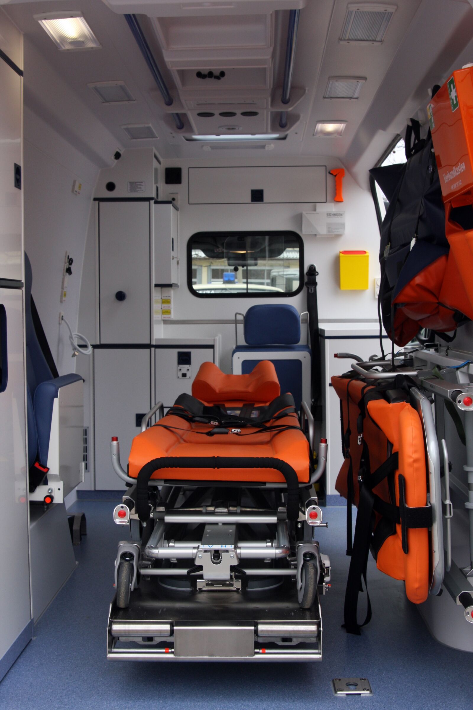 Canon EOS 40D sample photo. Vehicle, ambulance, medical photography