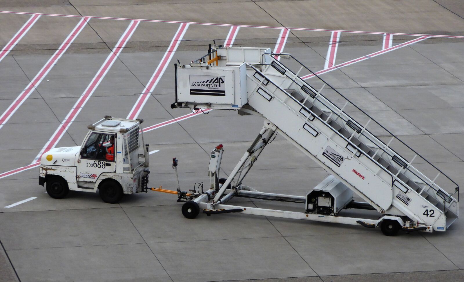 Panasonic DMC-FZ72 sample photo. Stairs vehicle, tarmac, airport photography