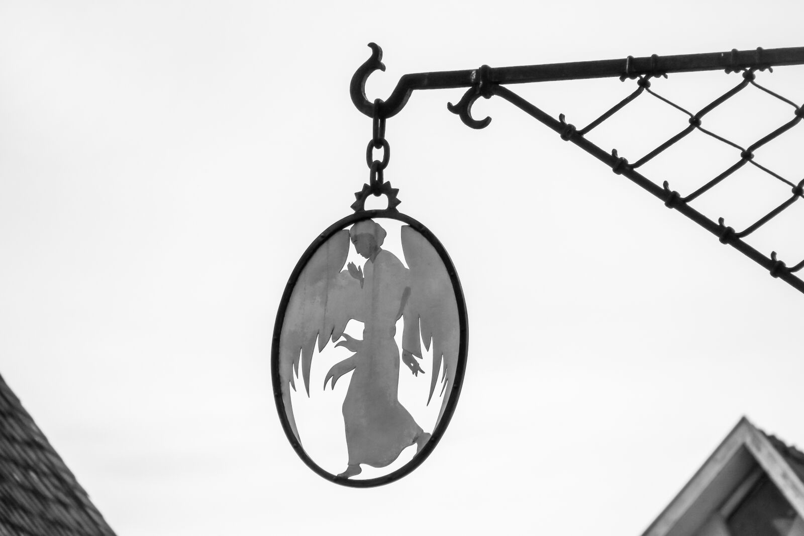 Canon PowerShot G3 X sample photo. Angel, figure, shield photography