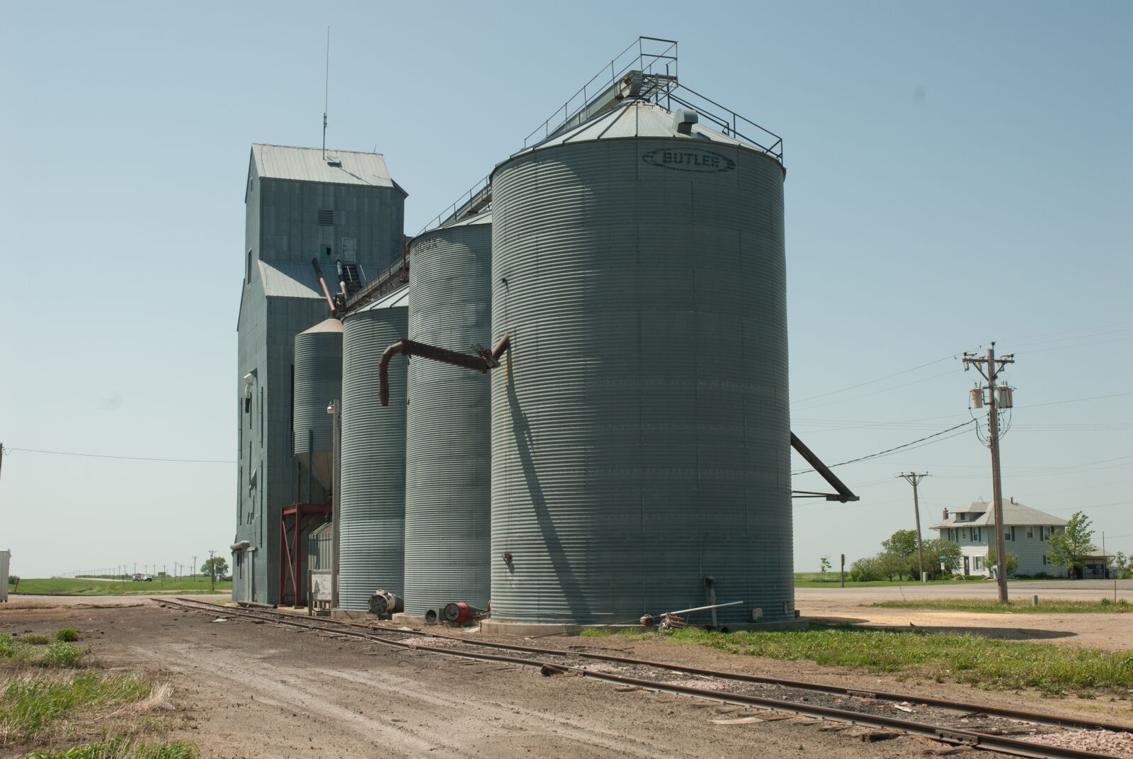Nikon D200 sample photo. Railways, railroads, grain elevator photography
