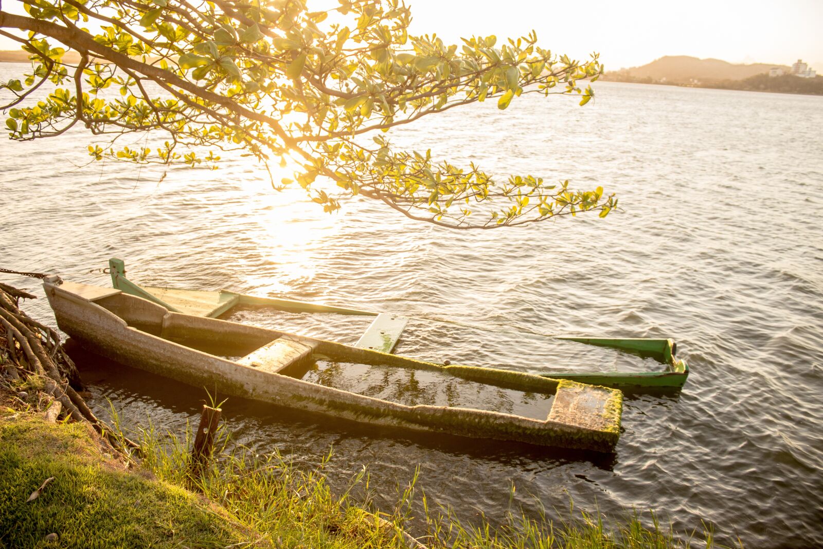 Canon EOS 600D (Rebel EOS T3i / EOS Kiss X5) sample photo. Sun, boat, orange photography