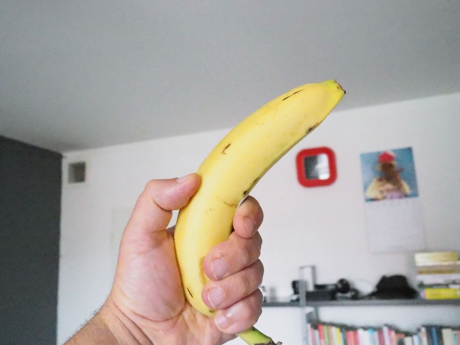 Olympus M.Zuiko Digital 17mm F1.8 sample photo. Banana, hand, movement 4 photography