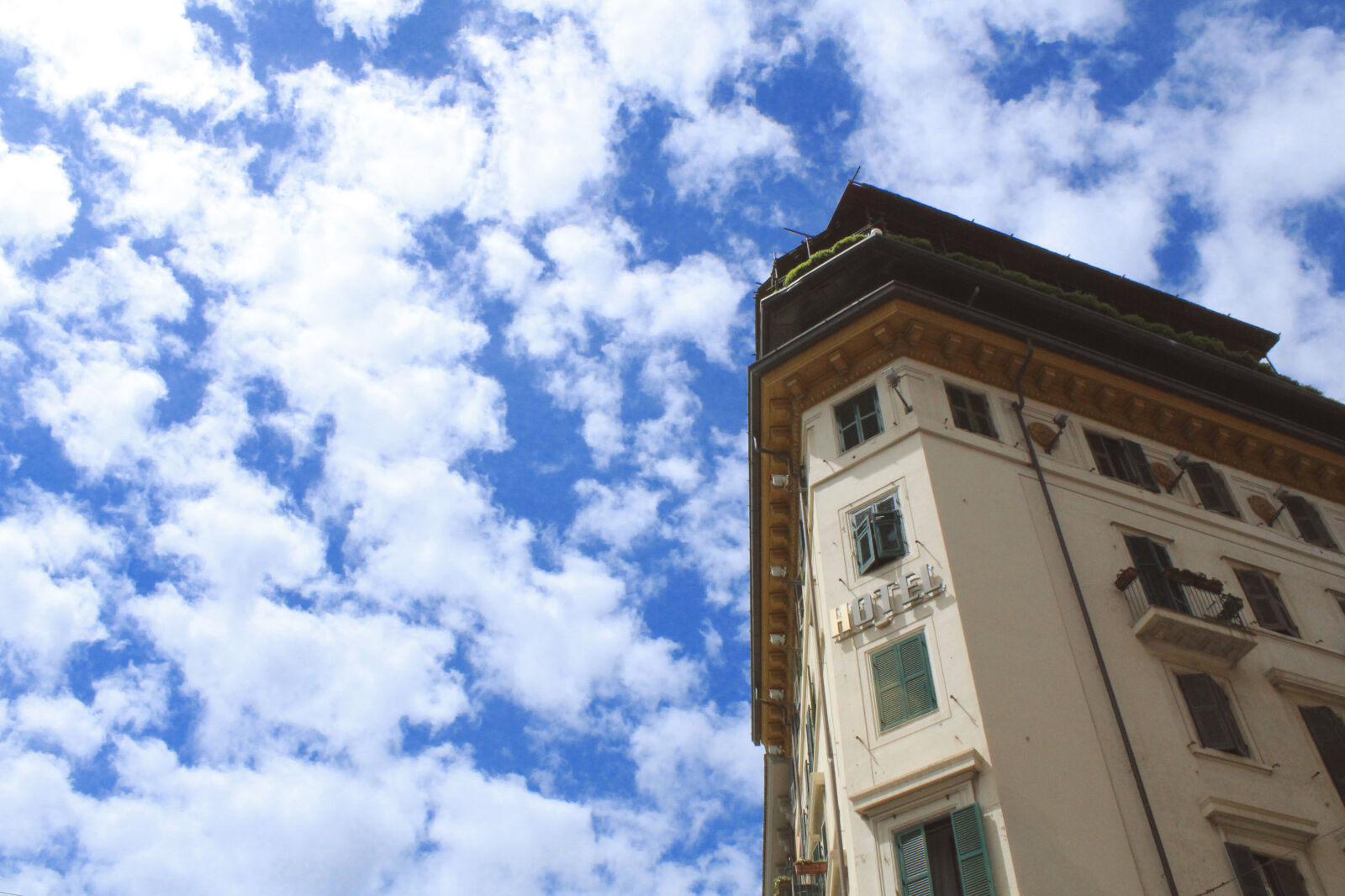 Canon EOS 1300D (EOS Rebel T6 / EOS Kiss X80) sample photo. Architecture, background, building, clouds photography