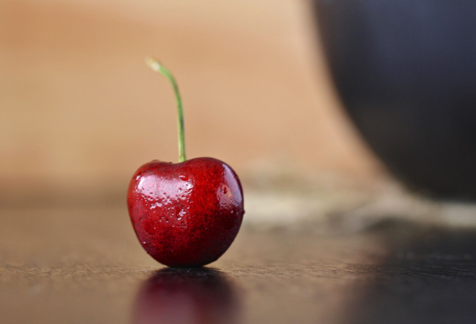 Canon EOS 1000D (EOS Digital Rebel XS / EOS Kiss F) sample photo. Cherry, red, macro photography