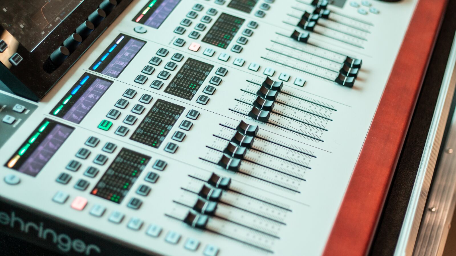 Canon EOS 700D (EOS Rebel T5i / EOS Kiss X7i) sample photo. Audio mixer, console, control photography
