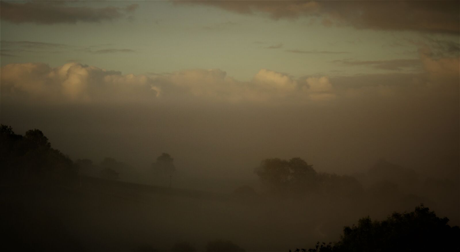 Canon EOS 750D (EOS Rebel T6i / EOS Kiss X8i) sample photo. Sunset, fog, landscape photography