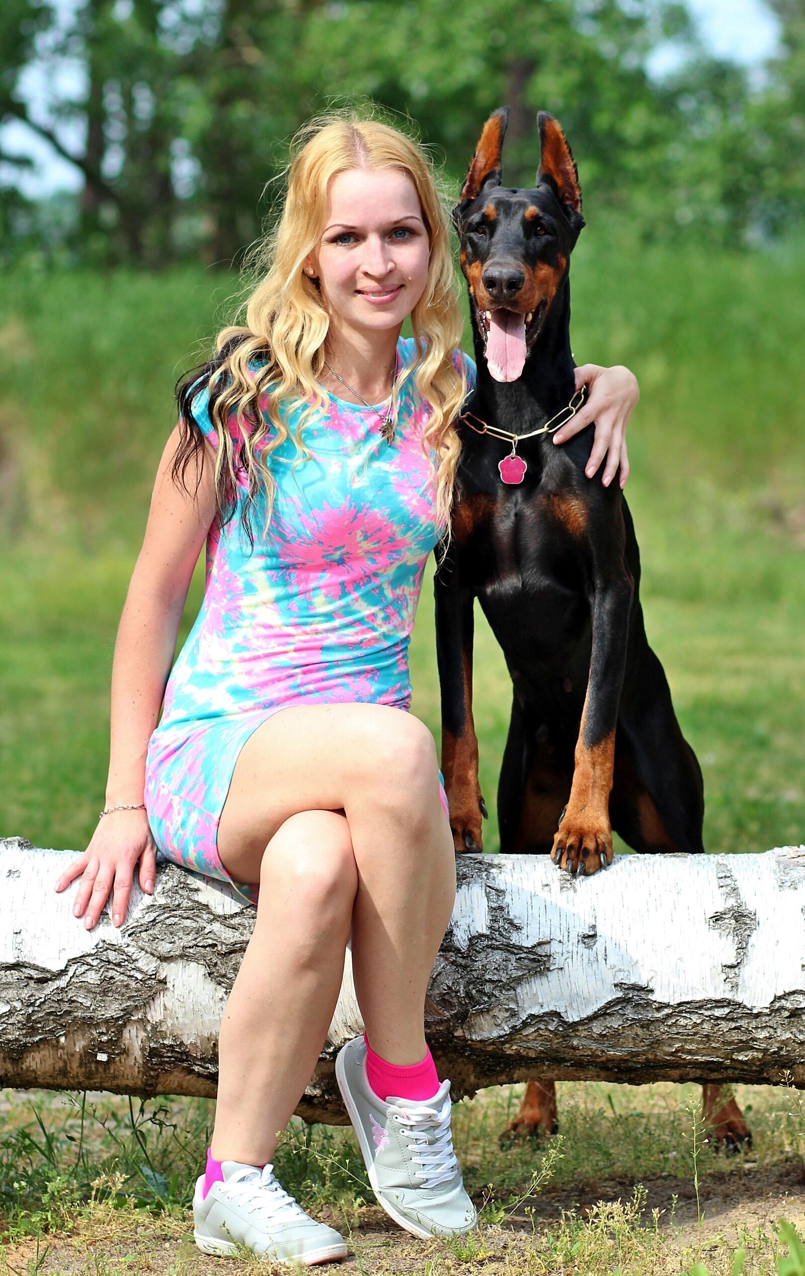 Canon EOS 600D (Rebel EOS T3i / EOS Kiss X5) sample photo. Doberman, dog, blonde woman photography