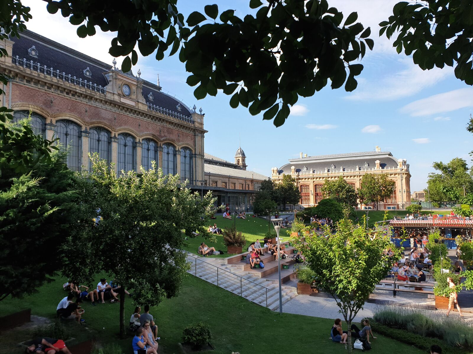 Samsung SM-G965F sample photo. Space, budapest, summer photography