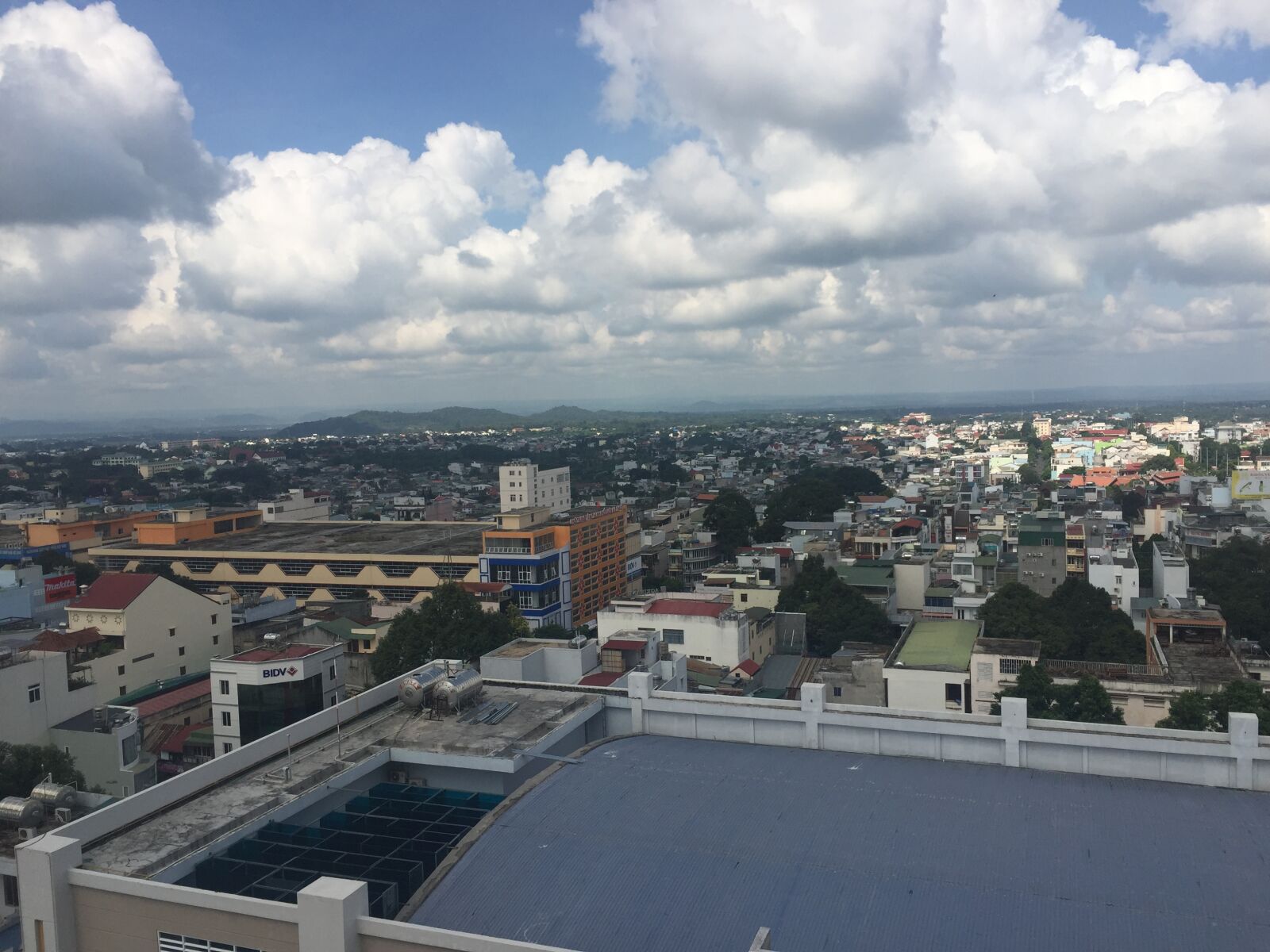 iPhone 6 back camera 4.15mm f/2.2 sample photo. Buon, ma, thu, t photography