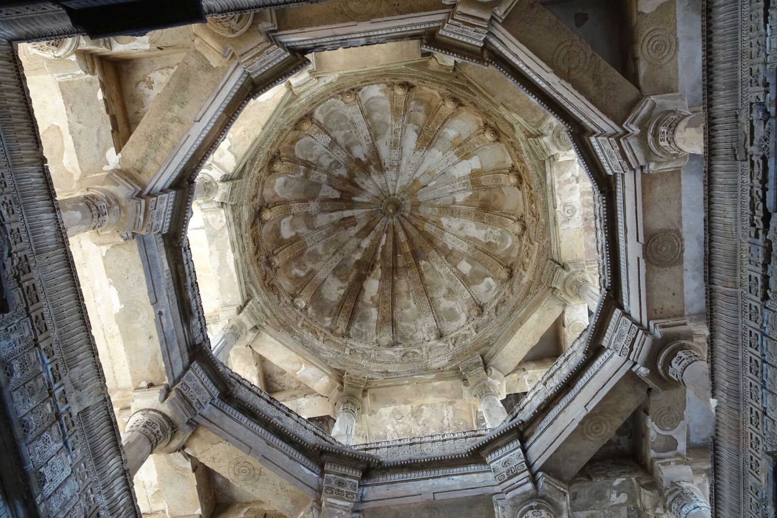 Sony Cyber-shot DSC-HX90V sample photo. Jama masjid, dome, carvings photography